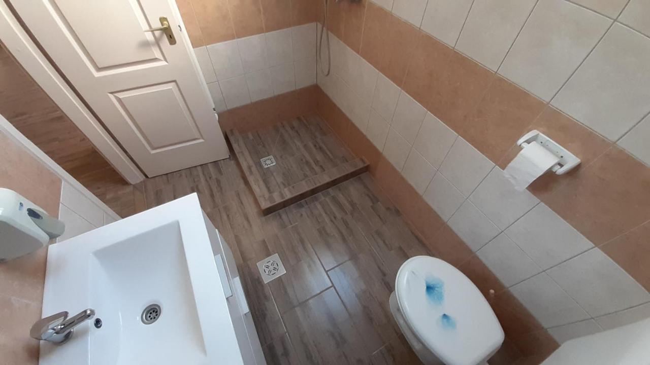 Alom Apartman Hajduszoboszlo Exterior photo
