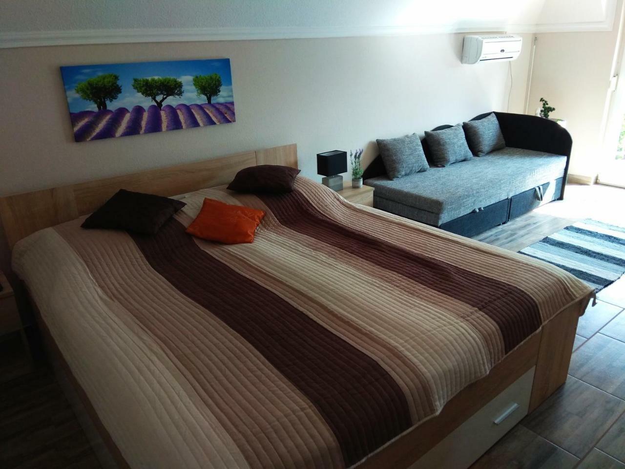Alom Apartman Hajduszoboszlo Exterior photo
